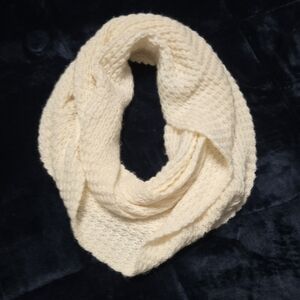 💥LAST CHANCE💥 Cozy Cream Knit Infinity Scarf